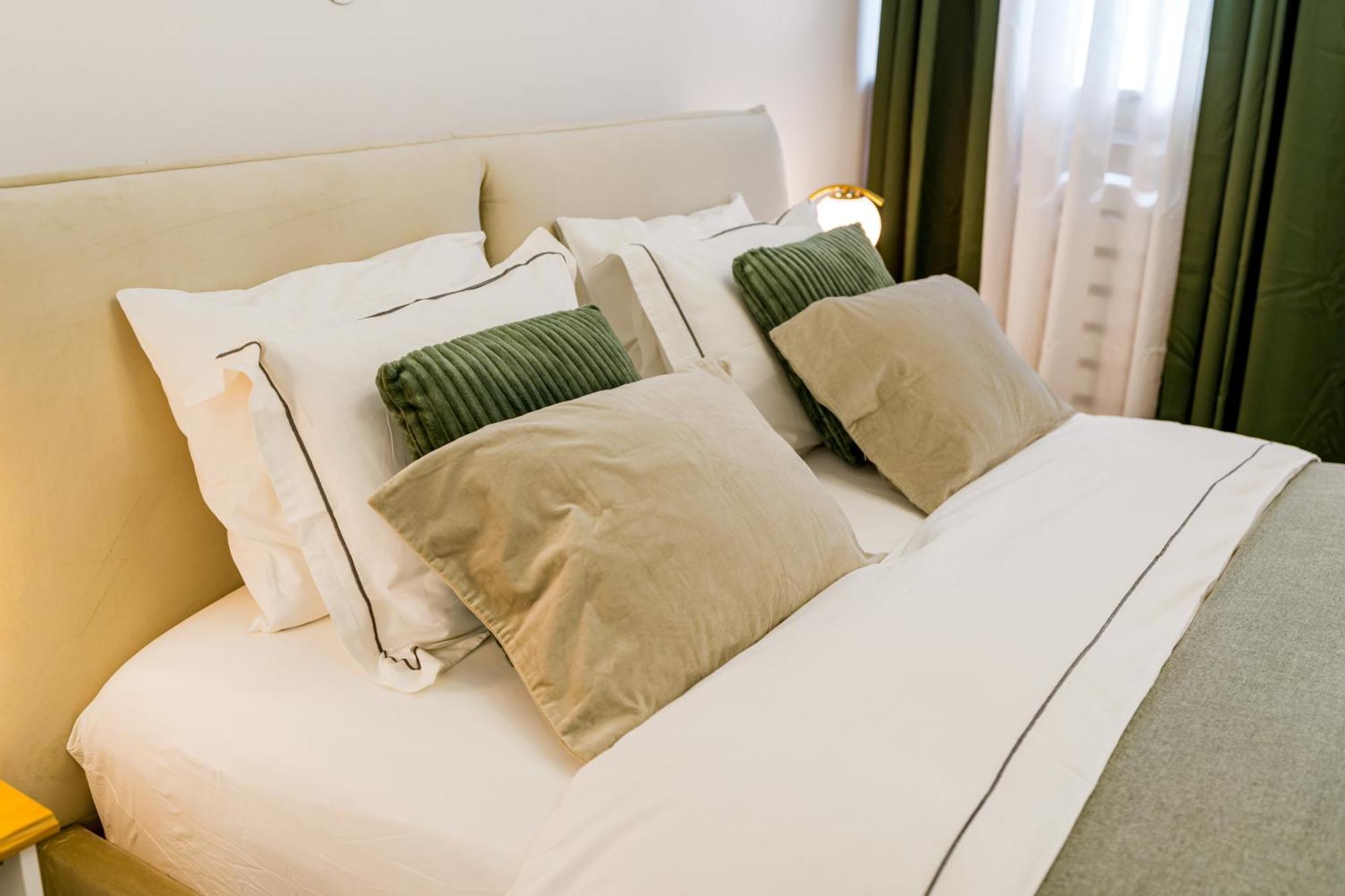 New High Ceilings - Cozy - Athenee Palace Bucureşti