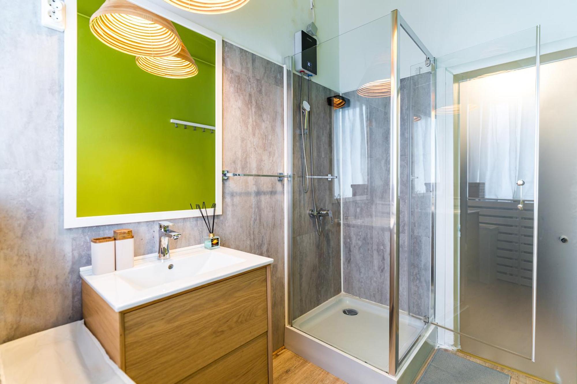 New High Ceilings - Cozy - Athenee Palace Apartament