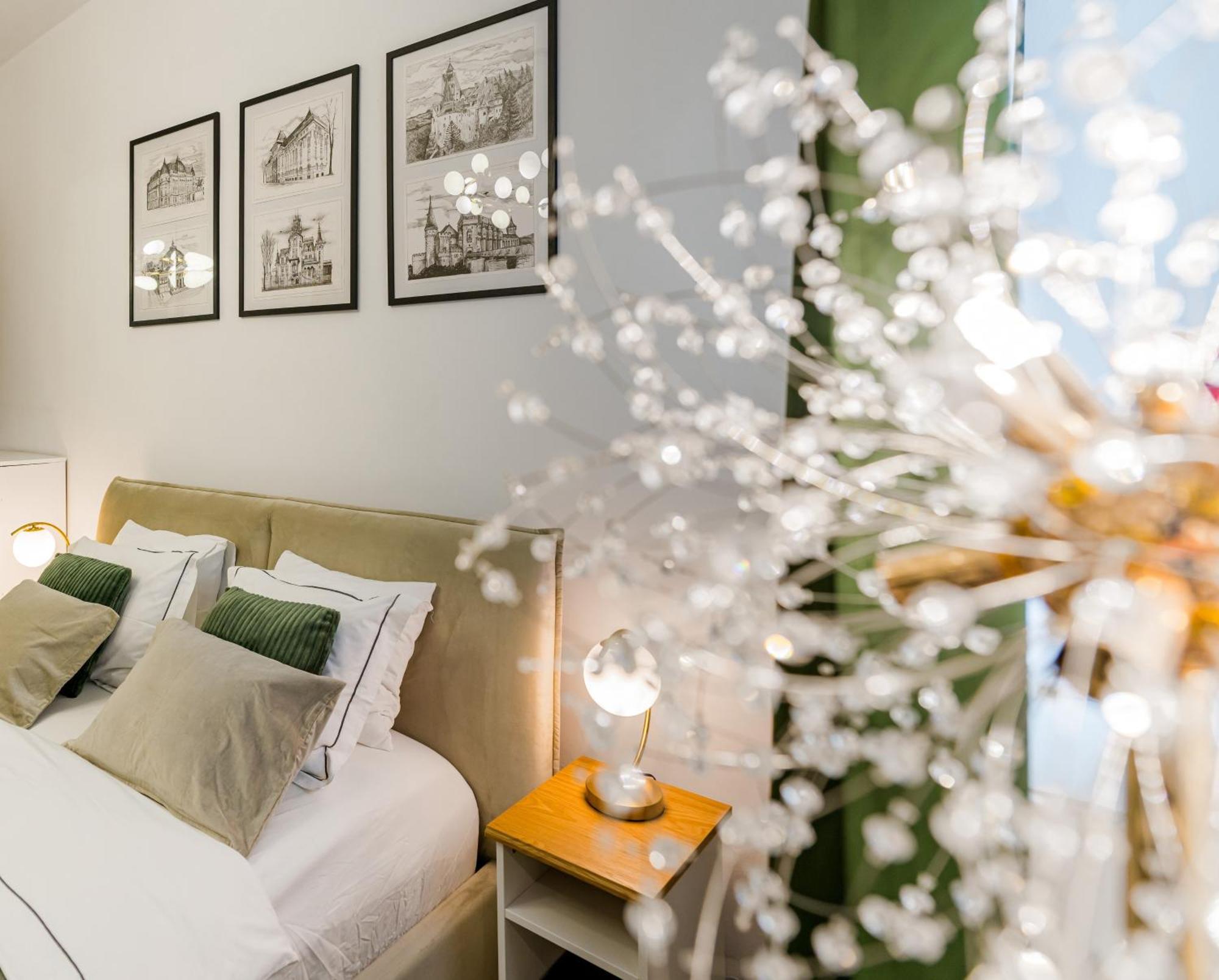 New High Ceilings - Cozy - Athenee Palace Apartment *